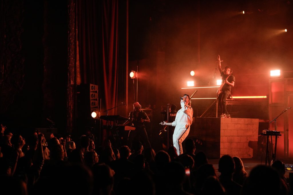 Belting out his highest notes, Grammer does not fail to impress the crowd with his talent. The entire audience was captivated by not only Grammer’s skill but also his ability to draw each and every person into his performance.