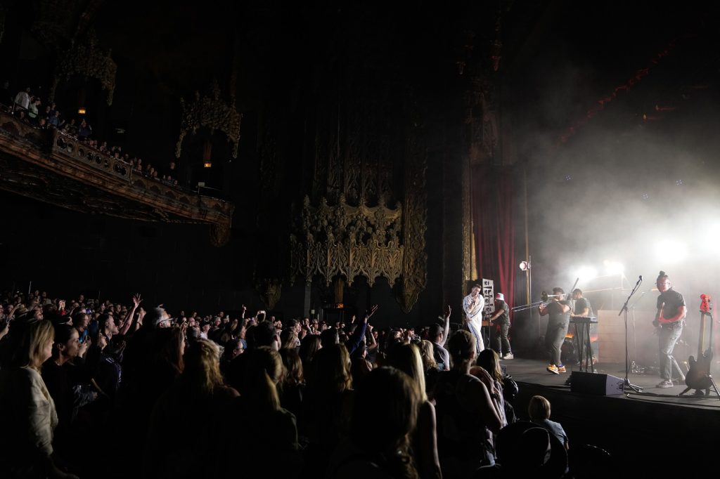 The crowd of the Ace Hotel goes wild for Grammer’s incredible vocals. His supporting band made for an amazing display of beautiful, harmonic live music.