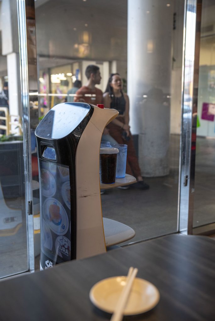 The robot which serves as a waiter brings drinks to the table. Photographed by Emily Chandler/BruinLife.