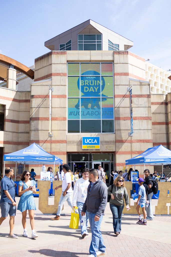 Bruin Plaza bustles in blue and gold on Saturday afternoon as visitors of all ages imagine a future at UCLA. To celebrate another successful Bruin Day, the UCLA Store boasted a 20% off sale to newly admitted students and their families. Photographed by Julia Gu/BruinLife.