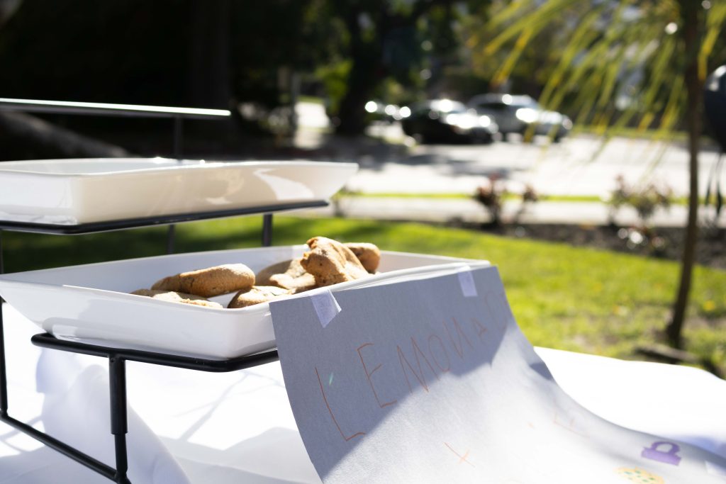 A handmade sign advertises lemonade and cookies for $1 each. Photographed by Julia Gu/BruinLife.