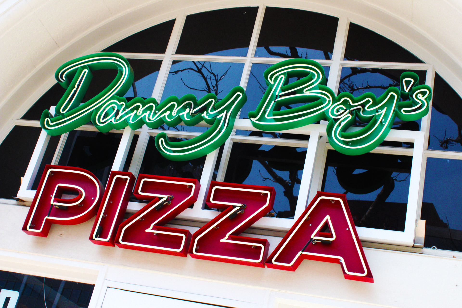 Danny Boy's is a very good homage to superior pizza – BruinLife