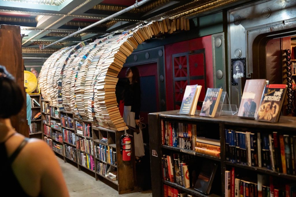The Last Bookstore quickly rises to prominence thanks to the power of whimsy and social media. Photographed by Julia Gu/BruinLife.