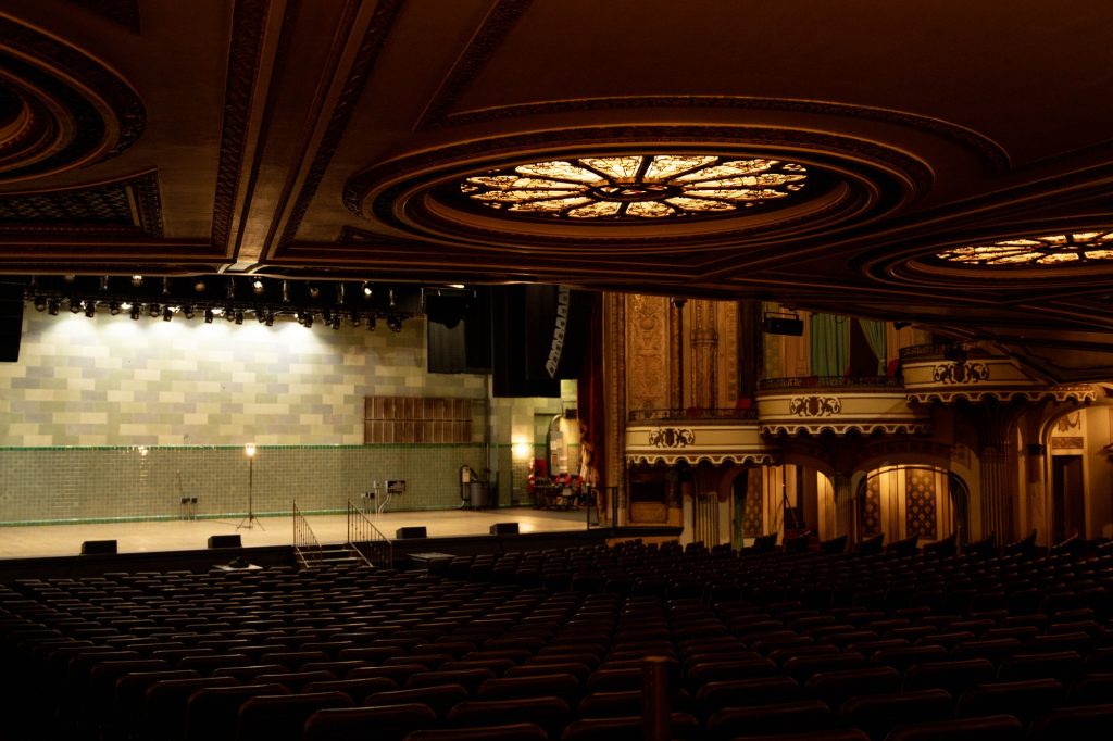 A view from the back of the Orpheum Theatre showcases the intricate light fixtures and hundreds of theater seats. Photographed by Julia Gu/BruinLife.