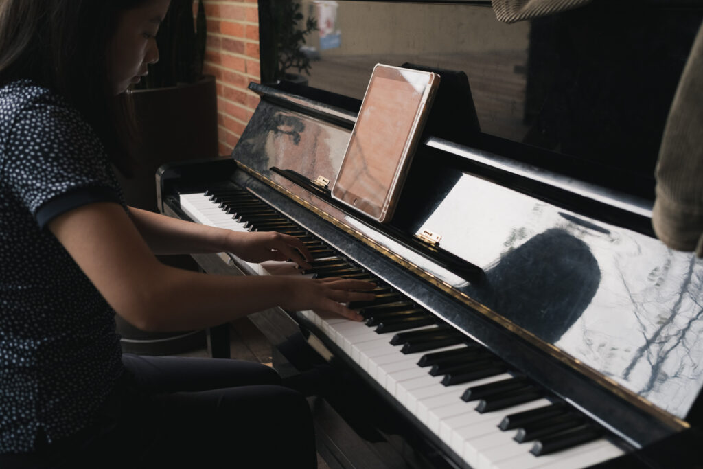 Seen playing the piano is first year MCDB major Phoebe. While this was photographed, she was exceptionally playing the Third Movement from Beethoven's Moonlight Sonata. Photographed by Catherine Rodriguez/BruinLife.