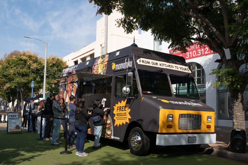 The crowd gathers to try Momofuku's noodle samples. Photographed by Aamani Maddukuri/BruinLife.