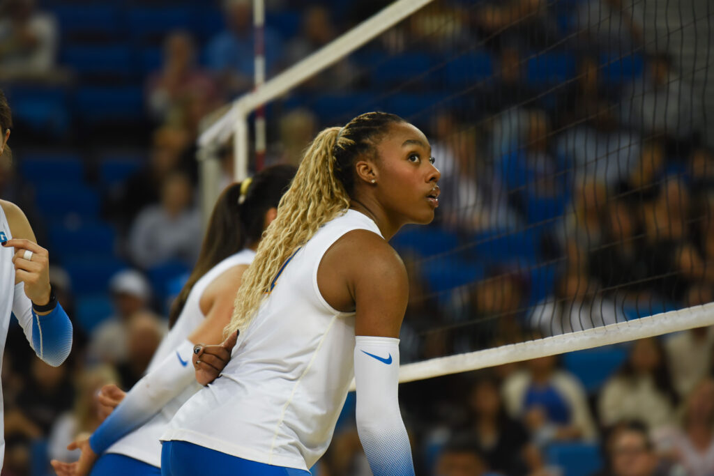 Marianna Singletary at Pauley Pavillion in Los Angeles, CA on November 2, 2025. Marianna signalling to the rest of her teammates before the next point started. Photographed by Siena Hunt/BruinLife.