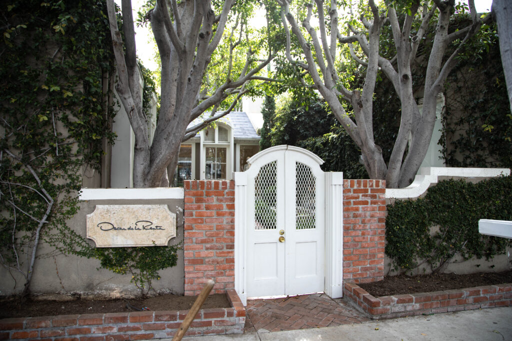 A hidden fashion store on Melrose Place gives out a sense of mysteriousness with the greenery surrounding it. Photographed by Aaron Fu/BruinLife.
