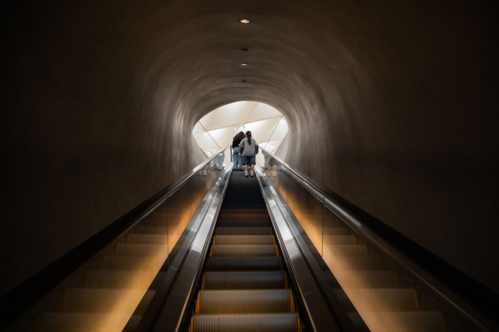 The elevator in the tunnel leading up to the Broad Museum show room. Photographed by Aaron Fu/BruinLife.